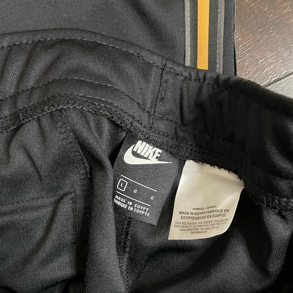 NWOT Nike Air Mens Metallic Club Joggers - Picture 6 of 8